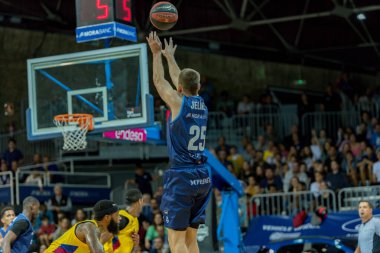 Andorra La Vella, Andorra: 2019 Ekim 06: Liga Acb Endesa maçında oynayan oyuncular Mora Banc Andorra Bc ve Fc Barcelona arasında oynanan maç, final skoru 86 - 84, Ekim 2019, Andorra.
