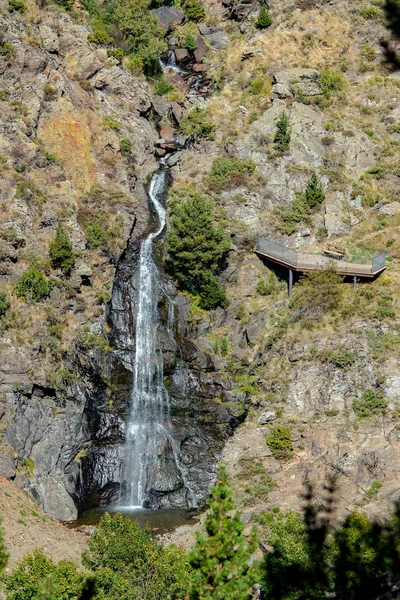 秋にはモレの滝 カニーリョの教区 アンドラ — ストック写真