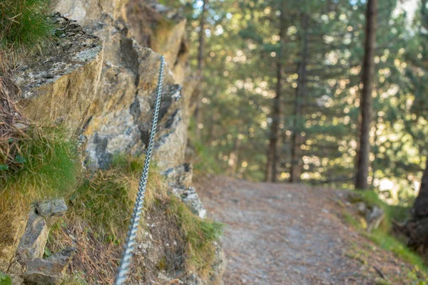 Andorra Daki Pireneler Dağlarında Bir Patikada Zincirler — Stok fotoğraf