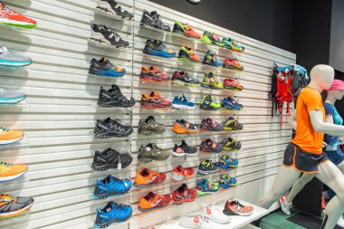 Andorra La Vella, Andorra: 8 Haziran 2020: Comercial Street 'te Meritxell adında bir mağaza açıldı. Andorra la Vella, Andorra