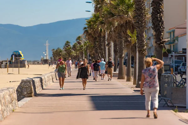 Кане Руссийон Франция Июня 2020 Года Люди Ходят Морскому Перевалу — стоковое фото