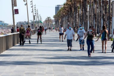 BARCELONA, 26 Haziran 2020: COVID 19 Haziran 2020 tarihinde İspanya 'nın Barselona kentinde yaz aylarında Olimpiyat Limanı.