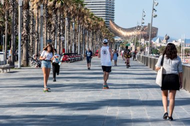 BARCELONA, 26 Haziran 2020: COVID 19 Haziran 2020 tarihinde İspanya 'nın Barselona kentinde yaz aylarında Olimpiyat Limanı.