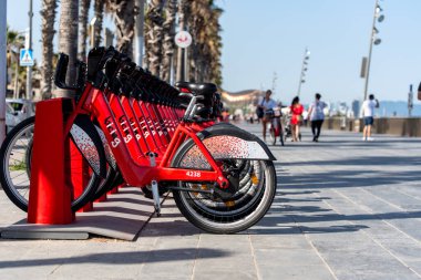 BARCELONA, 26 Haziran 2020: COVID 19 Haziran 2020 tarihinde İspanya 'nın Barselona kentinde yaz aylarında Olimpiyat Limanı.