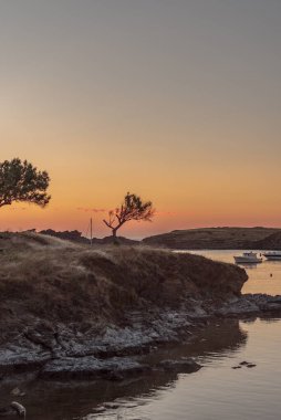 Cala Salvador Dali, Port Lligat 'ta günbatımı, ressam, heykeltıraş, matbaacı. - Evet. House Müzesi. Port Lligat 'ta 8 Temmuz 2020.