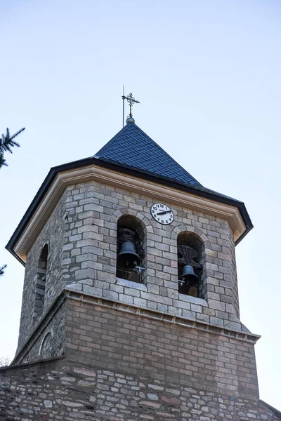 Alp Spanien 2020 Juli Stora Gatan Bakom Kyrkan Parroquia Sant — Stockfoto