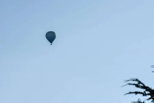 Coloridos Globos Aerostáticos Volando Sobre Montaña Puig Cerda España — Foto de Stock