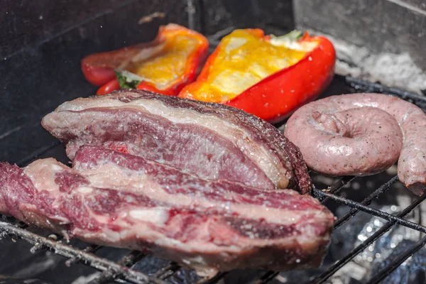 Close Tomar Churrasco Tradicional Argentino Uruguaio Salsicha Crioula Pimentas Ovos — Fotografia de Stock