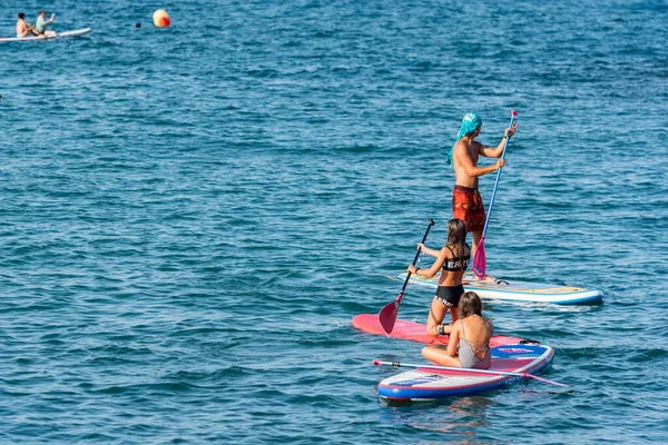 Βαρκελώνη Ισπανία Ιουλίου 2020 Άνθρωποι Ιππεύουν Paddle Surf Μετά Covid — Φωτογραφία Αρχείου