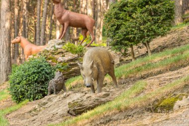Juberri Sant Julia de Loria, Andorra: 27 Ağustos 2020: 2020 yazında Andorra Pireneleri 'nde Jardins de Juberri' de heykeller.