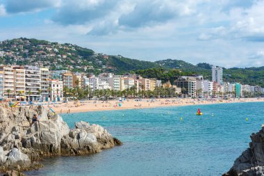 2020 yazında uluslararası turist bulunmayan Covid 19 'dan sonra Lloret de Mar Plajı.