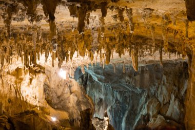 Fransa 'daki güzel mağara kaya oluşumları, Ariege, Tarascon sur Ariege, Cave Lombrives.