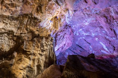 Fransa 'daki güzel mağara kaya oluşumları, Ariege, Tarascon sur Ariege, Cave Lombrives.
