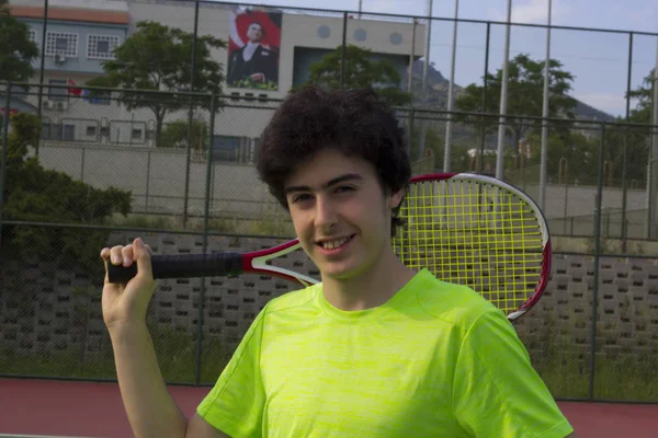 Portret Van Jongeman Tennisbaan — Stockfoto