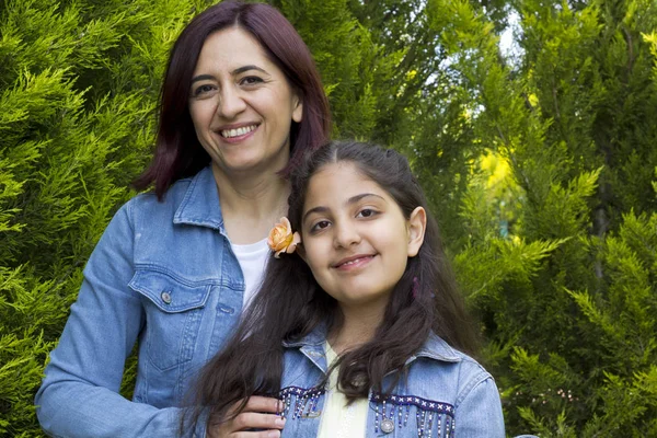 Doğada mutlu aile portresi, Türkiye