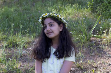 kız forrest oturuyor