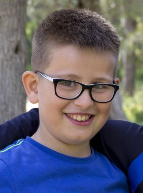 Doğada yakışıklı çocuk portresi, Türkiye