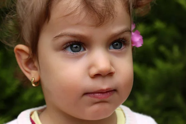 Ritratto Bambina Nel Parco — Foto Stock