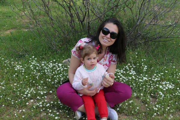 Retrato Mãe Filha Parque — Fotografia de Stock