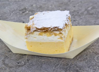 Slovenya 'da geleneksel Kremsnita tatlısı