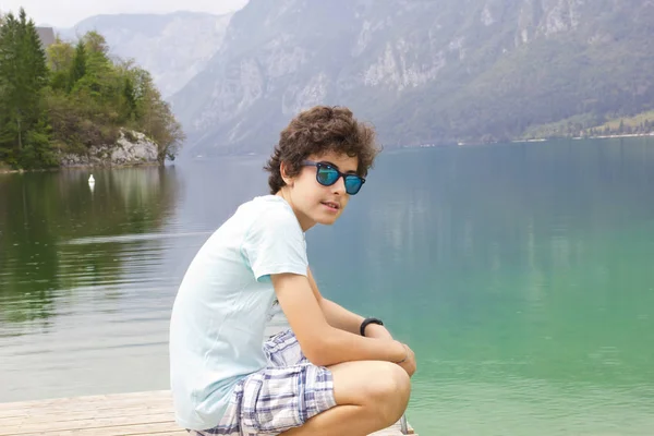 Portrait Jeune Garçon Dans Lac Bohinj Slovénie — Photo