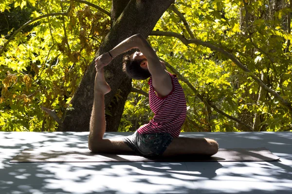 Porträt Eines Jungen Mannes Beim Yoga — Stockfoto