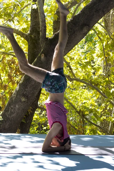 Porträt Eines Jungen Mannes Beim Yoga — Stockfoto