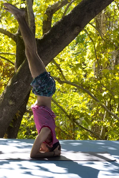 Porträt Eines Jungen Mannes Beim Yoga — Stockfoto