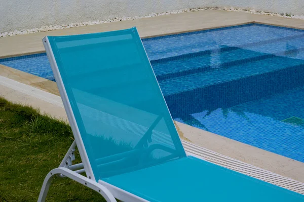 Échelle Piscine Bleue Dans Complexe Hôtelier — Photo