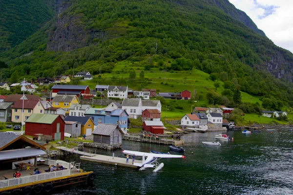 Hermosas Vistas Verdes Casas Noruega —  Fotos de Stock