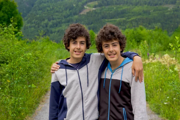 Portrait Happy Twins Garden Norway — Stock Photo, Image