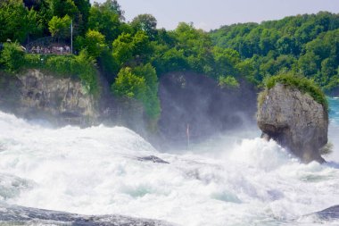 Rhine Falls, İsviçre 'de güzel bir manzara