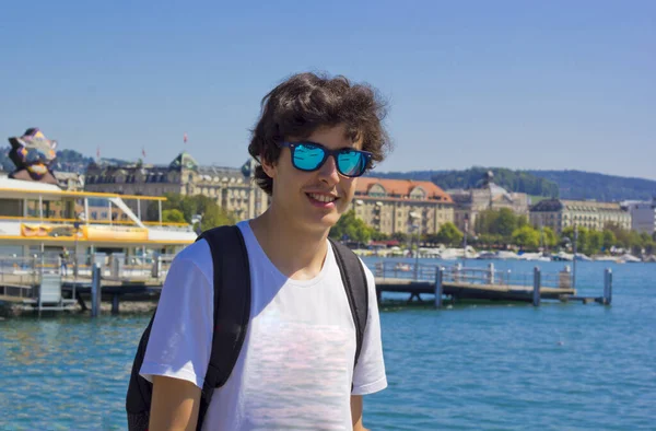 Porträt Eines Glücklichen Jungen Mit Sonnenbrille Luzern Schweiz — Stockfoto