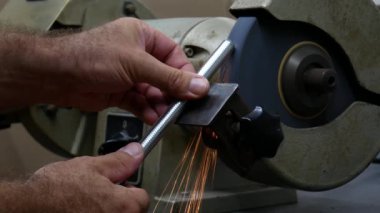 Dişli çubuk taşlama blok ile her iki tarafta konu