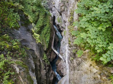 Gorge ve yukarıda da görüleceği gorge yol görünümünü