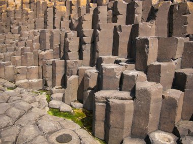 Altıgen taşlar deniz kenarı vasıl Causeway Kuzey İrlanda'dan göster