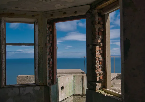 Visa Från Gammal Ruin Till Det Öppna Havet Nordirland — Stockfoto