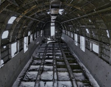 İzlanda'da Dc-3 uçak enkazının içi