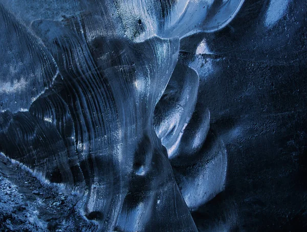 Das blaue Eis in einer Gletscherhöhle — Stockfoto