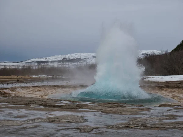 The outbreak of Strokkur Geysir at Golden Circle — Stock Photo, Image