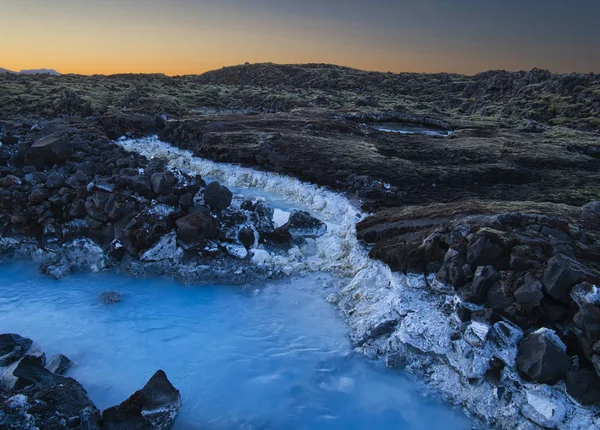 Το ιαματικό νερό από την γαλάζια λιμνοθάλασσα στην Ισλανδία — Φωτογραφία Αρχείου