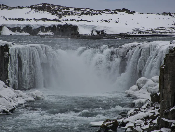 Sníh a LED u Dettifoss vodopádů na Islandu — Stock fotografie