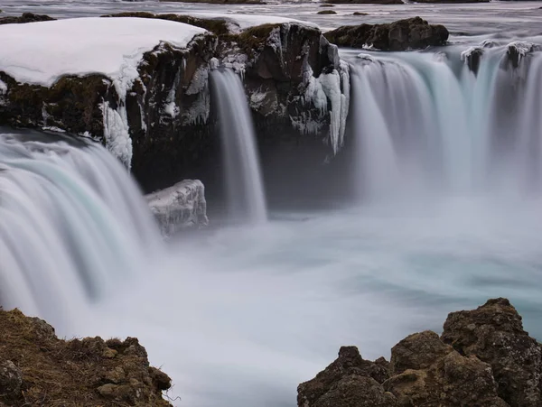 O Godafoss no inverno com exposição de longa data — Fotografia de Stock