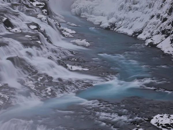 Gullfoss şelalesinin su yolu — Stok fotoğraf