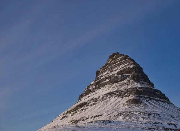 A pitoresca montanha Kirkjufell na Islândia — Fotografia de Stock