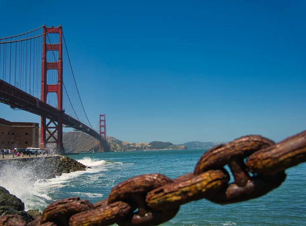 Una Gruesa Cadena Oxidada Orilla Del Puente Golden Gate California —  Fotos de Stock