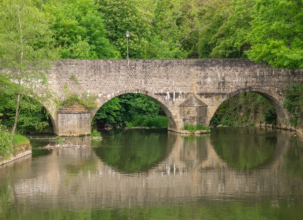 Vieux Pont Pierre Avec Trois Arches Reflète Dans Eau — Photo