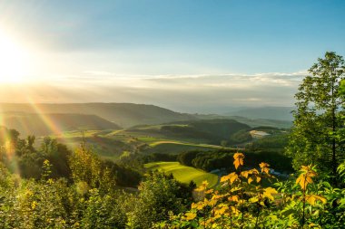 Günbatımı ile İsviçre jura güzel sahne