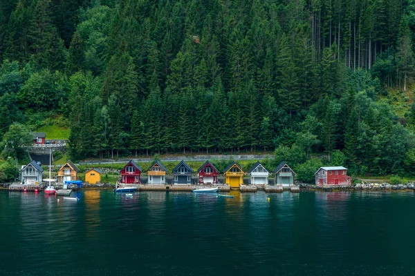 Pequenas Casas Costa Fiorde Noruega — Fotografia de Stock
