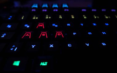 Wasd gaming klavye rgb birçok renkleri odak aydınlatma